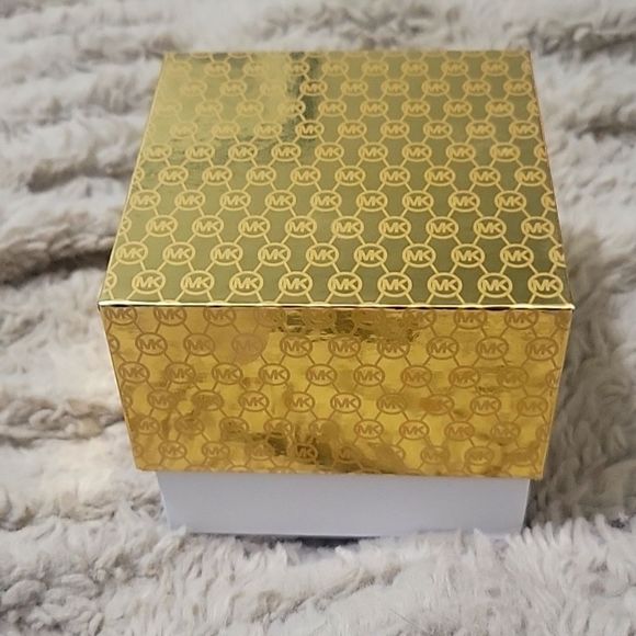 NWT🏷️ MICHAEL KORS Pave Heart Skinny Hinged Bangle in silver - Picture 5 of 7